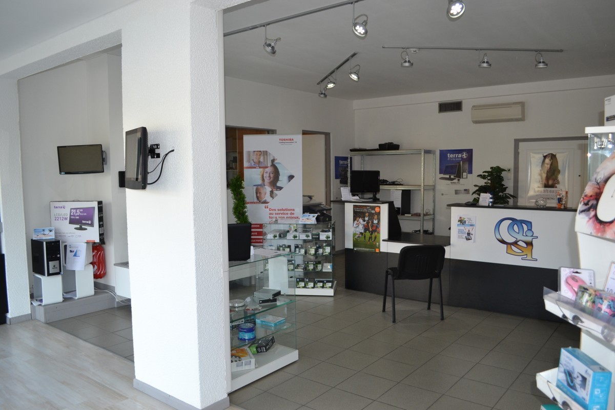 Intérieur du magasin informatique à Marmande